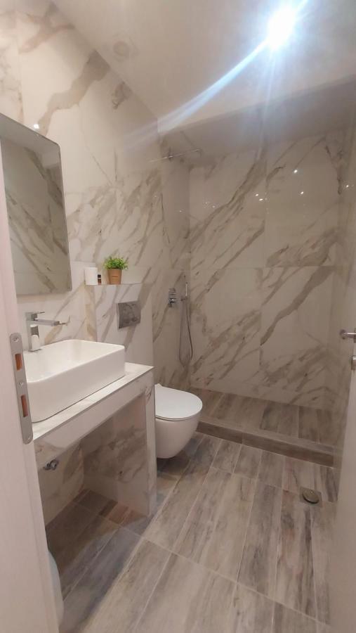 Tsimiski 31. Luxury Apartments เทสซาโลนิกิ ภายนอก รูปภาพ